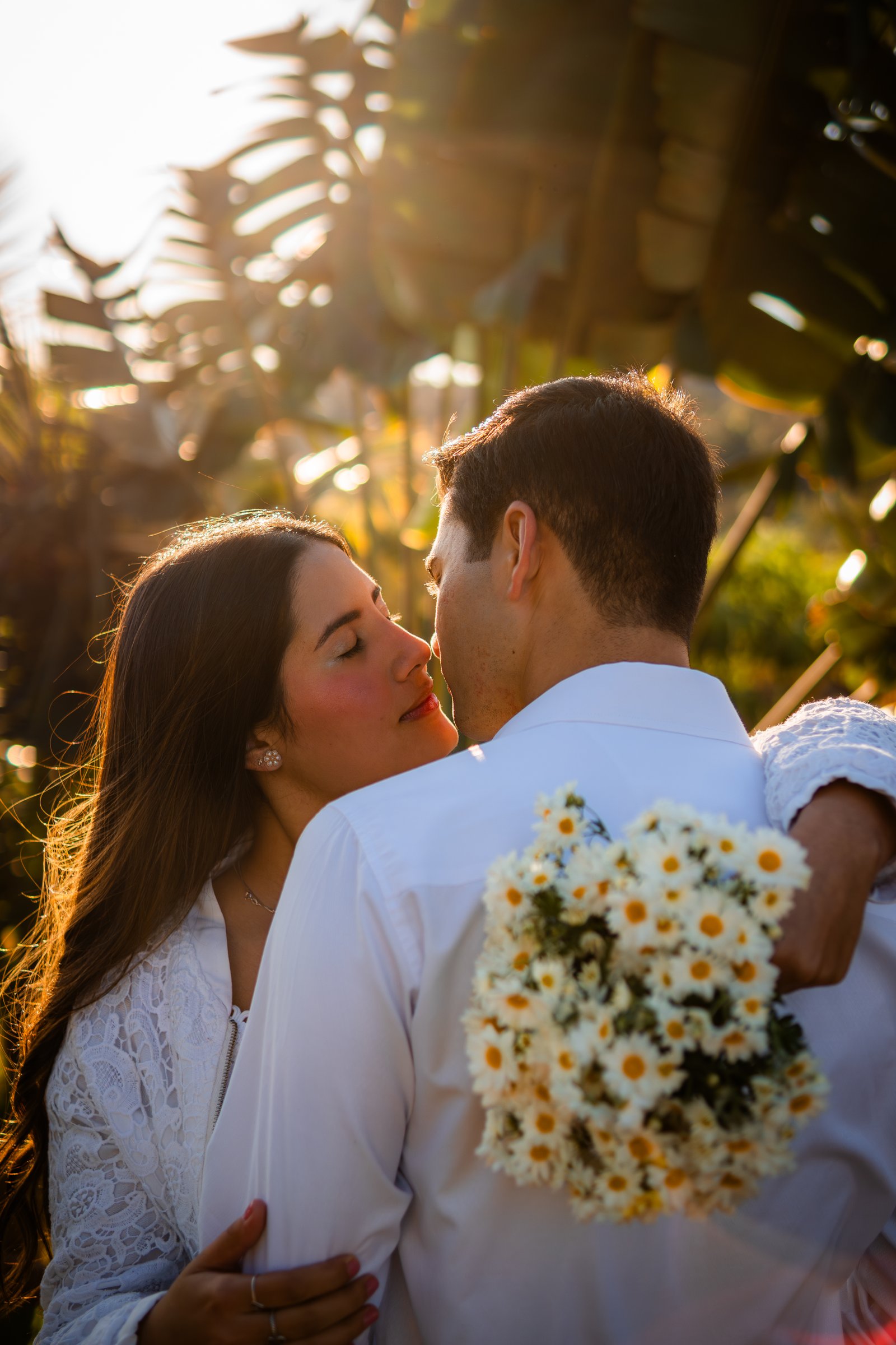 Casal ao pôr do sol